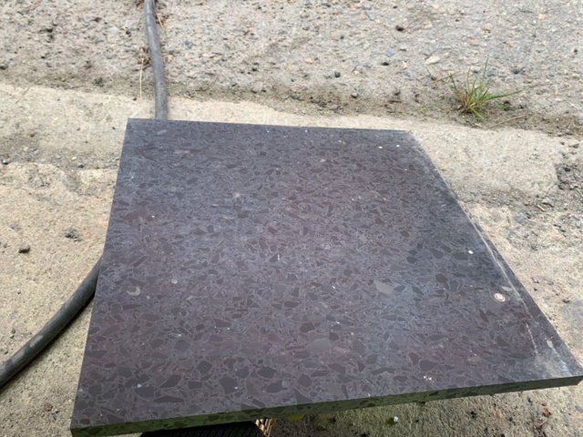 940179-4 Klinkers mörkgrå ca 150 plattor 30x30cm