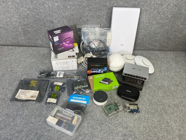 922958-1 Collection with mixed IT equipment