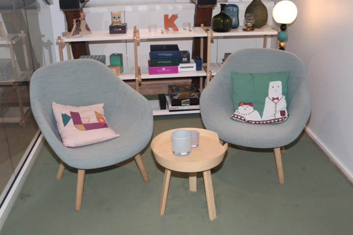 945248-1 Armchairs 2 pcs HAY Gulled + table Muuto