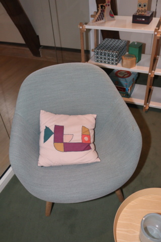 945248-2 Armchairs 2 pcs HAY Gulled + table Muuto