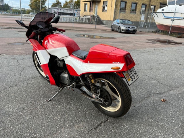 928041-3 SUZUKI GSX 1100 ES - 1983