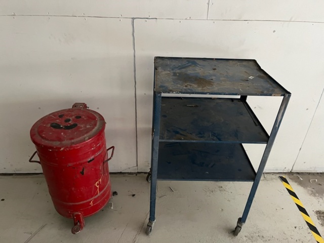 945324-1 Tool trolley and tin dustbin