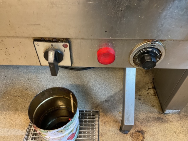 887080-4 Roasting table on 4 legs