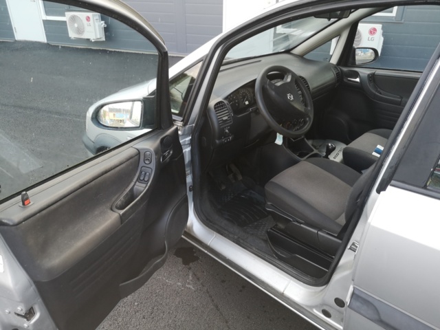 938944-17 Opel Zafira 1.8 - 2004