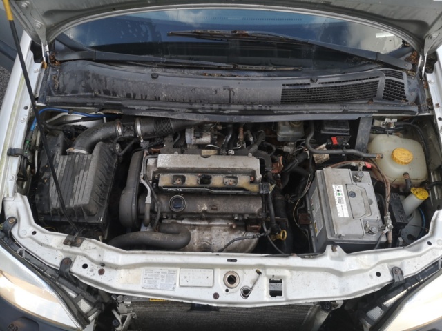 938944-27 Opel Zafira 1.8 - 2004
