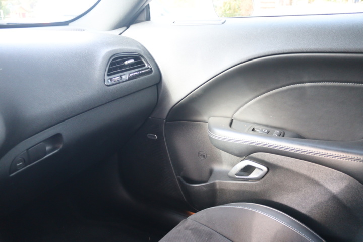 947407-28 Dodge Challenger 5.7 V8 HEMI Manual, 381hp, 2015