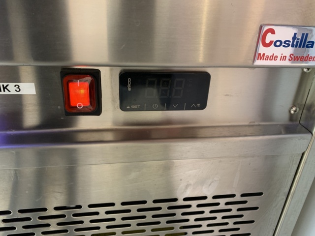 940236-4 Costilla cooling bench with six pull-out drawers, cooling trough and cooling pit