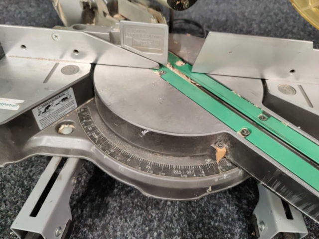 941590-3 Cut and miter saw Hitachi C 8FSE