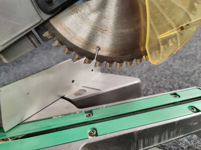 941590-4 Cut and miter saw Hitachi C 8FSE