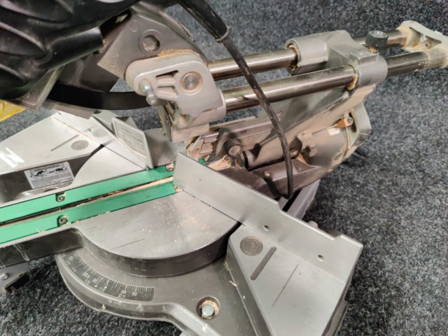 941590-6 Cut and miter saw Hitachi C 8FSE