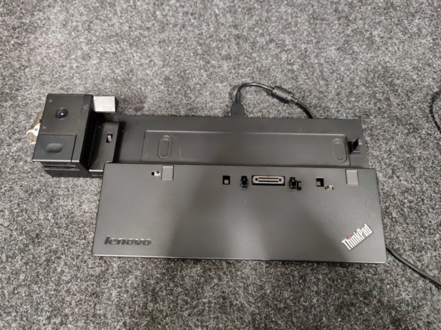 941704-8 Monitors Samsung S24F356FHU + docking station