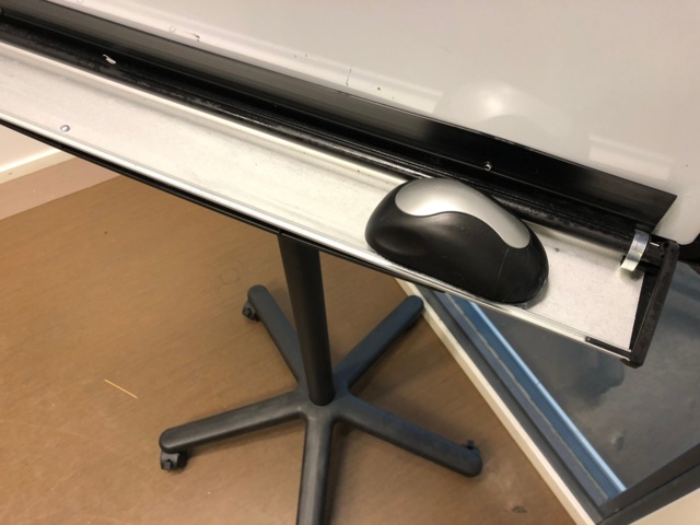 947429-6 Lehtiö-/kirjoitustaulu - Ei pohjahintaa