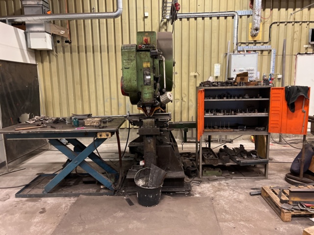 869416-1 Punching machine, Peddinghaus 210 Super 20, with lifting table & punches