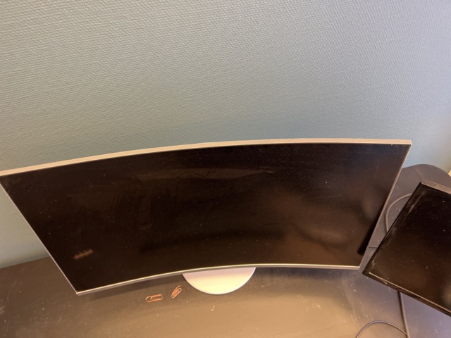 869358-6 Laptop, Dell Precision 3541 & 2x curved monitors, Samsung