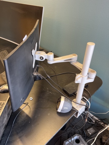 869358-9 Laptop, Dell Precision 3541 & 2x curved monitors, Samsung