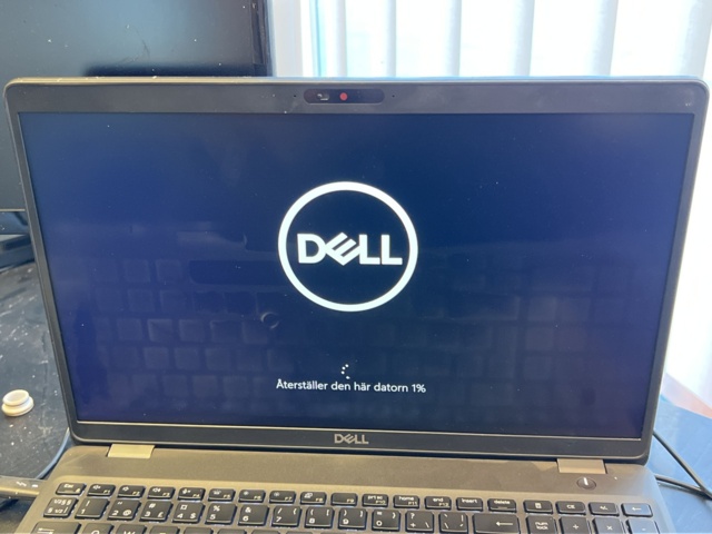 869358-2 Laptop, Dell Precision 3541 & 2x curved monitors, Samsung