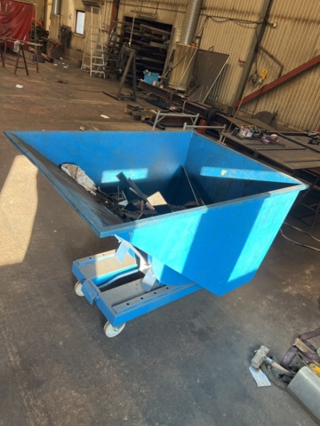 869387-4 Tipper container 1100L, AJ