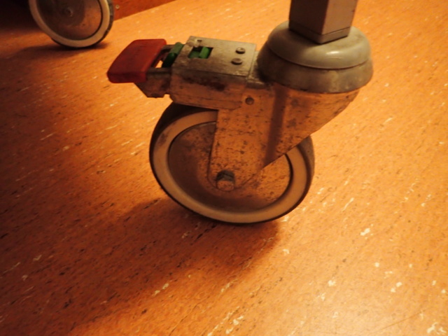 861977-6 2 tray stands