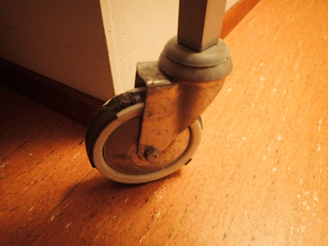 861977-7 2 tray stands