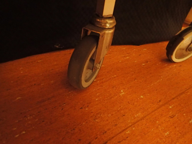 861977-9 2 tray stands