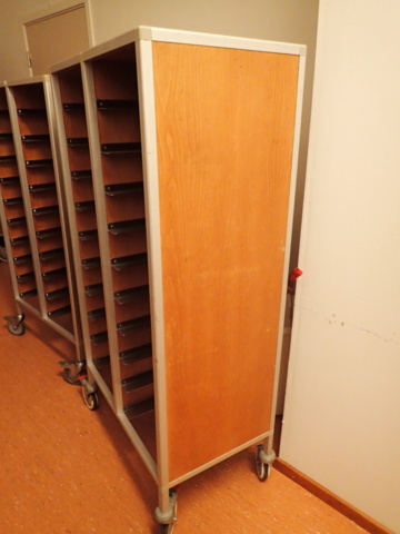 861977-2 2 tray stands