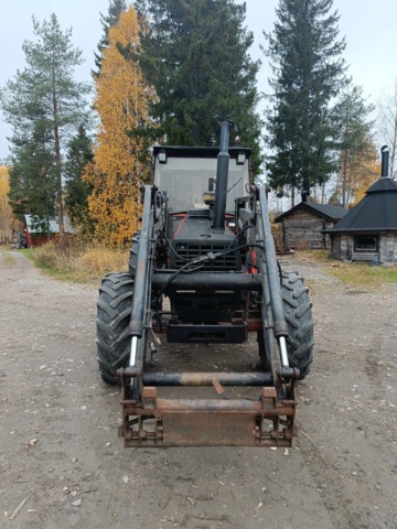 928412-8 Jordbrukstraktor Volvo BM Valmet 705 -1986