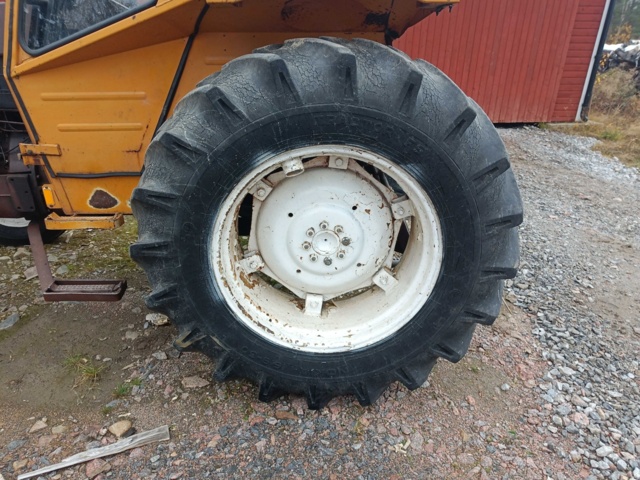 928413-11 Agricultural tractor Valmet 602 Turbo