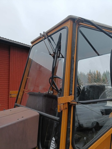 928413-28 Agricultural tractor Valmet 602 Turbo