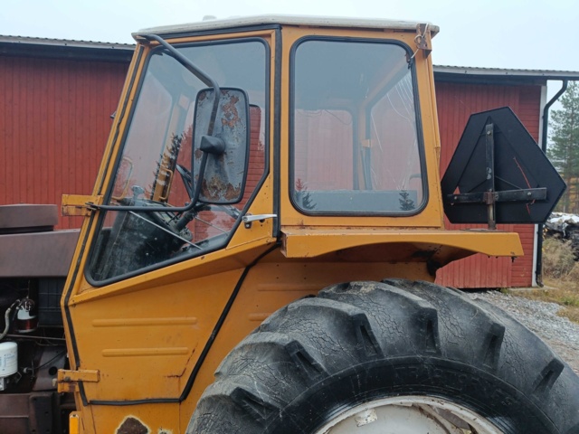 928413-31 Agricultural tractor Valmet 602 Turbo