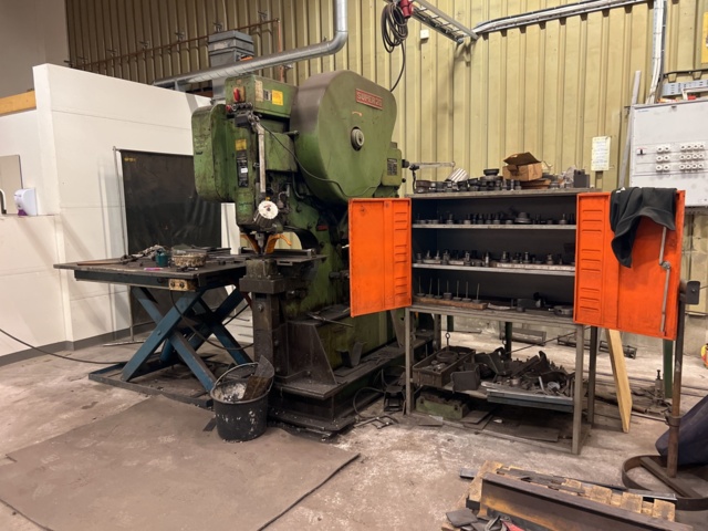 869416-2 Punching machine, Peddinghaus 210 Super 20, with lifting table & punches