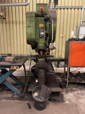 869416-3 Punching machine, Peddinghaus 210 Super 20, with lifting table & punches