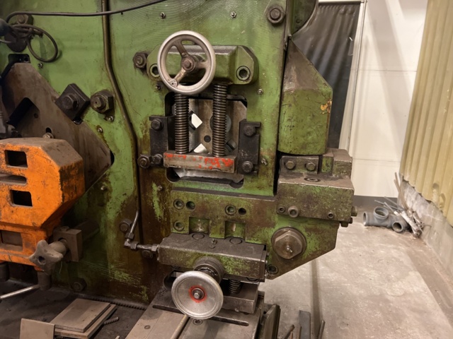 869416-9 Punching machine, Peddinghaus 210 Super 20, with lifting table & punches