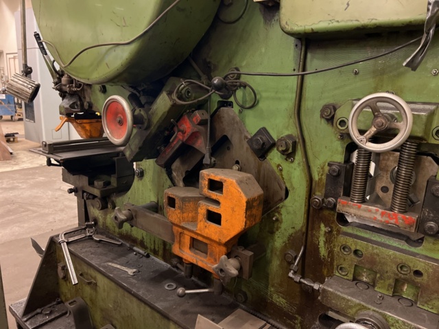 869416-10 Punching machine, Peddinghaus 210 Super 20, with lifting table & punches