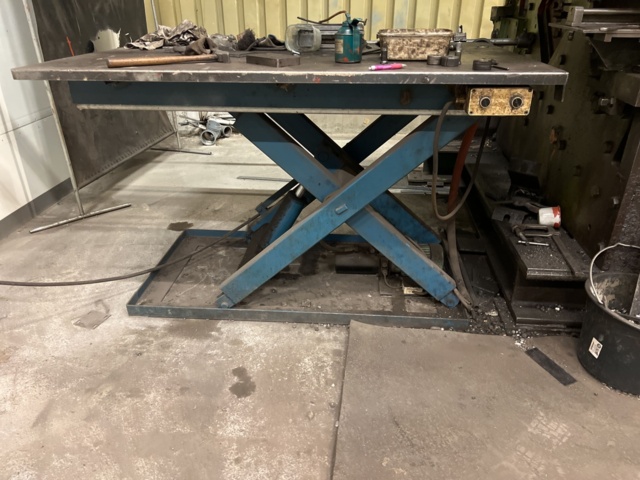 869416-16 Punching machine, Peddinghaus 210 Super 20, with lifting table & punches