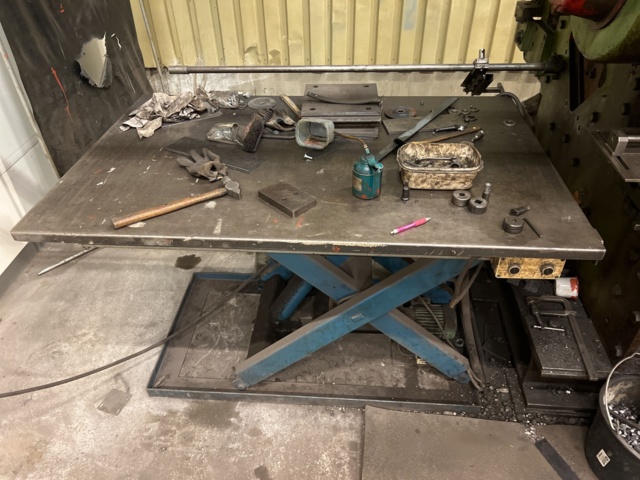 869416-17 Punching machine, Peddinghaus 210 Super 20, with lifting table & punches