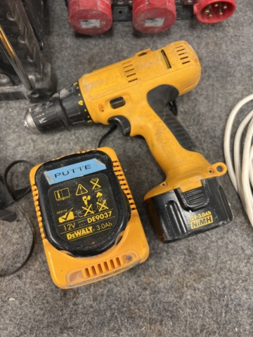 945922-3 Radio, screwdriver, breathing mask, power station