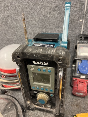 945922-4 Radio, screwdriver, breathing mask, power station