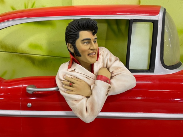 948346-1 Elvis Presley in a Chevrolet 57