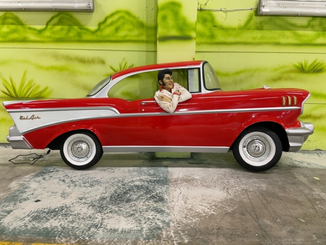 948346-2 Elvis Presley in a Chevrolet 57
