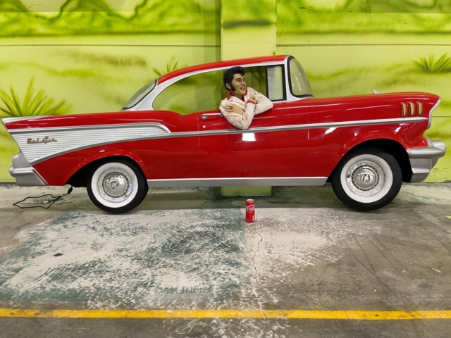 948346-3 Elvis Presley in a Chevrolet 57
