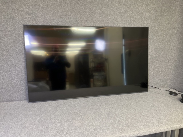 868760-9 Samsung QLED 65" TV