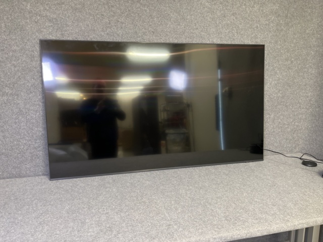 868760-10 Samsung QLED 65" TV