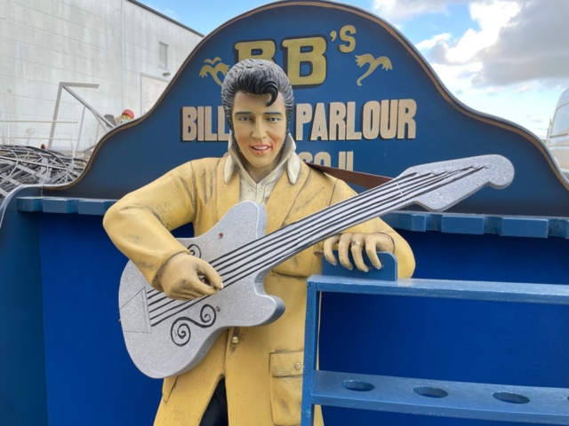 948564-2 Elvis Presley Pool cue & ball holder