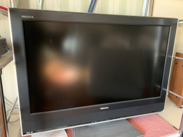 940342-2 TV 32" Toshiba, DVD player Kenwood DVF-5400