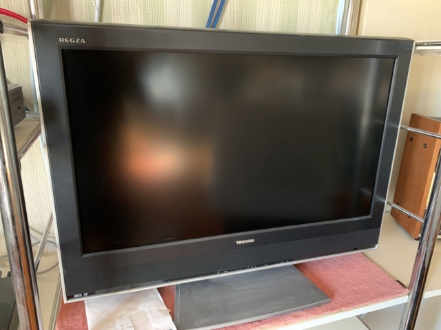 940342-5 TV 32" Toshiba, DVD player Kenwood DVF-5400