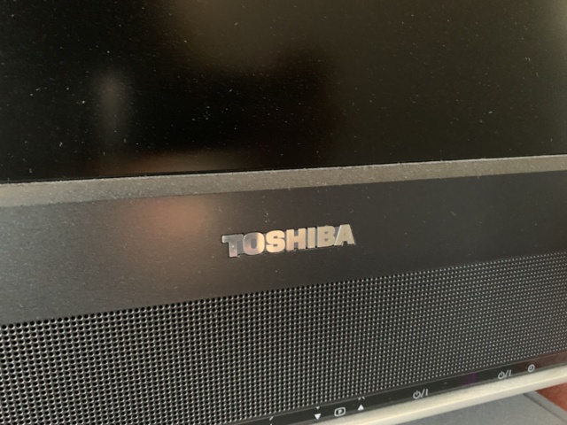 940342-6 TV 32" Toshiba, DVD player Kenwood DVF-5400