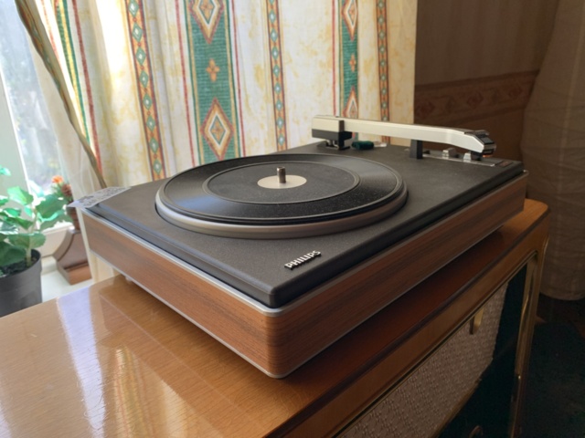 940329-2 EP player Philips 214