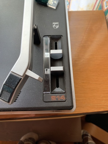 940329-3 EP player Philips 214