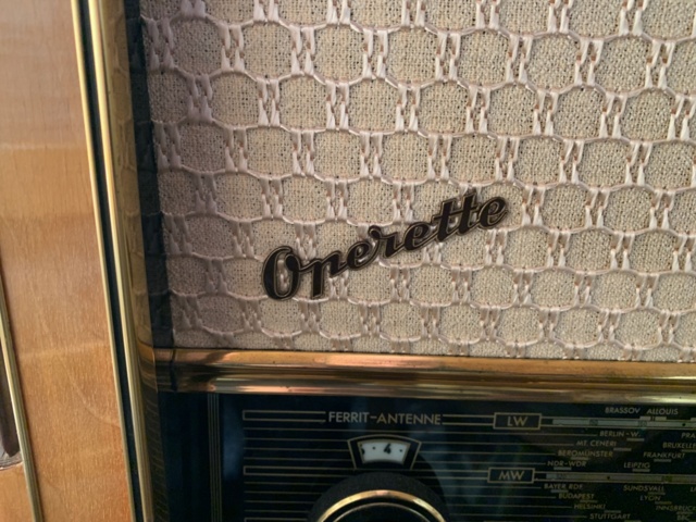 940328-3 Radio set Telefunken Operette