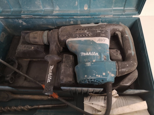 880706-8 Hammer drill Makita HR4013C